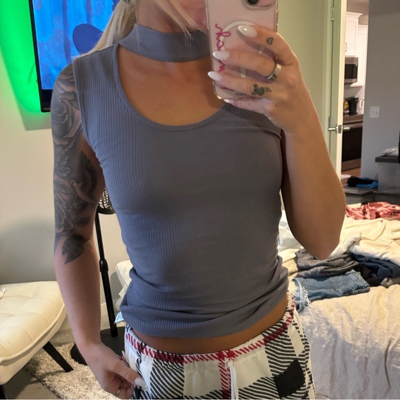 Women's Ribbed Gray Tank Top - Picture 3 of 3